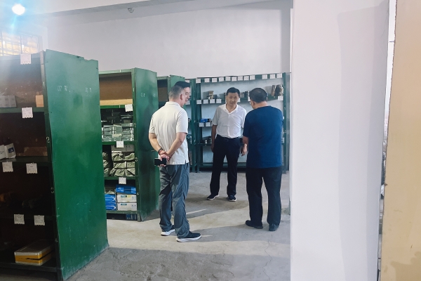韦连波到崔庄煤矿调研仓库管理工作